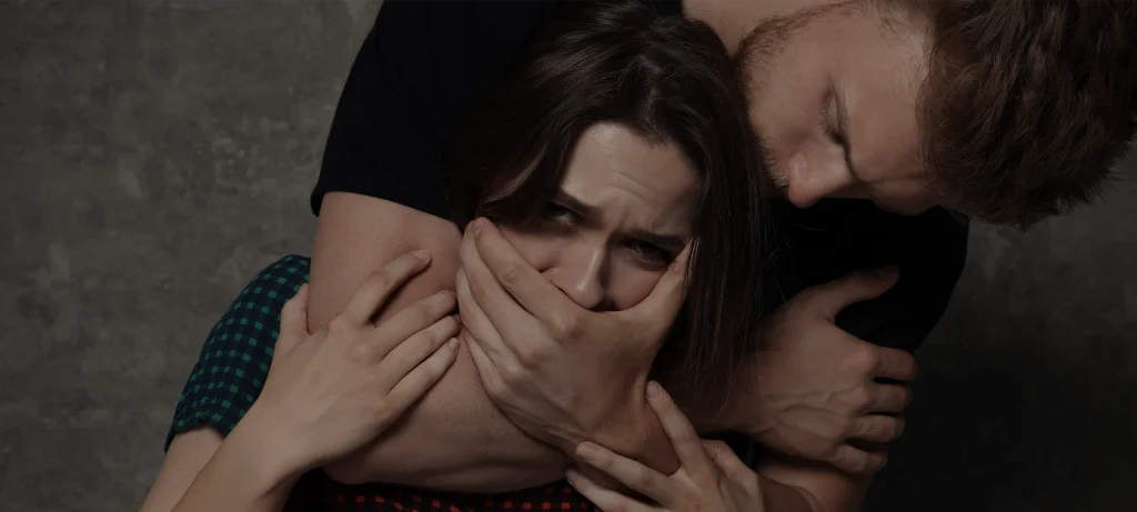 «Βράζει» η κοινωνία της Σουηδίας με άνδρα που εκπόρνευσε τη γυναίκα του – Την ανάγκασε να συνευρεθεί με 128 άτομα!