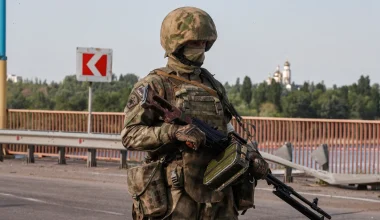 Βίντεο: Ρώσος στρατιώτης καταρρίπτει ουκρανικό drone με τυφέκιο καλάσνικοφ