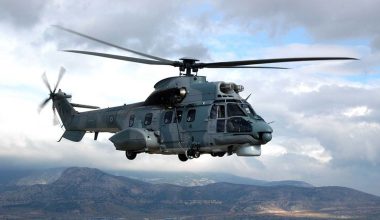 Αεροδιακομιδή 40χρονου ναυτικού με Super Puma στο νοσοκομείο Χανίων (βίντεο)