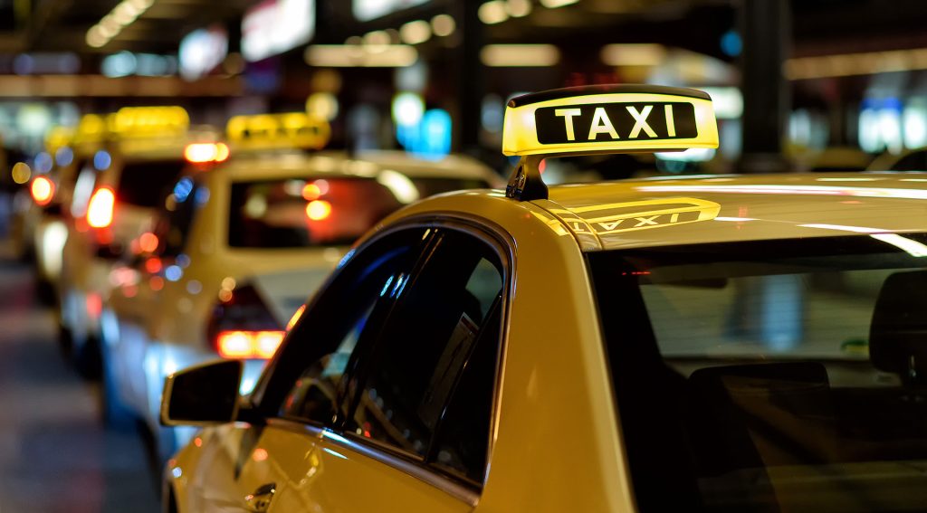 Λασίθι: Χειροπέδες σε τρεις οδηγούς ταξί για υπερχρέωση επιβατών