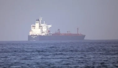 Οι Ουκρανοί κτύπησαν ρωσικό δεξαμενόπλοιο στη Μαύρη Θάλασσα
