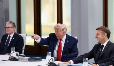 H ατάκα του Ν.Τραμπ για την αργοπορία του στη σύνοδο της G7 που προκάλεσε γέλια στους παρευρισκόμενους (βίντεο)