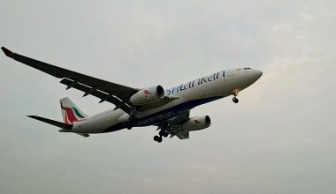«Πανικός» στον αέρα: Κεραυνός κτύπησε αεροσκάφος της SriLankan Airlines με 207 επιβάτες (βίντεο)