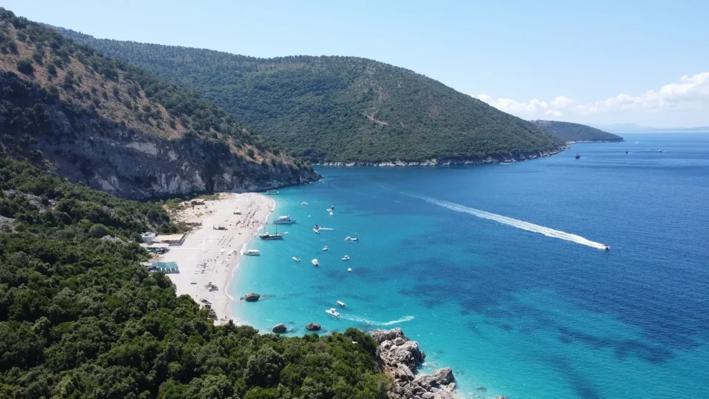 Νέα έρευνα: Αυτή είναι η χώρα με τις πιο «βρώμικες» παραλίες στην Ευρώπη