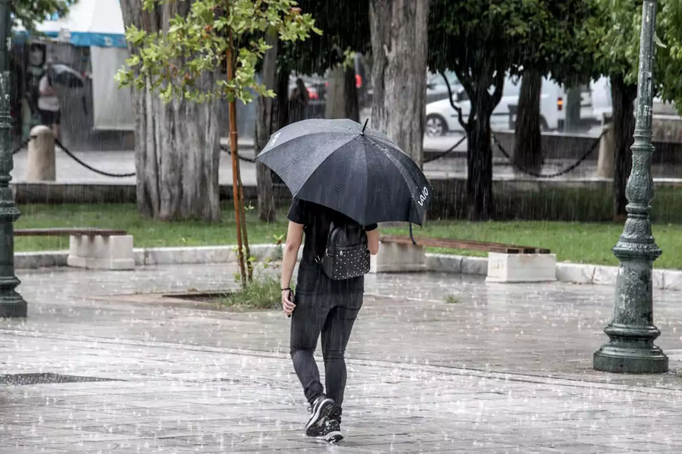«Έρχονται» βροχές και καταιγίδες: Οι περιοχές που θα επηρεαστούν – Η πρόγνωση μέχρι την Κυριακή