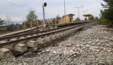 Ακινητοποιήθηκαν αμαξοστοιχίες μετά από φωτιά κοντά στη γραμμή Ασπρόπυργος – Άνω Λιόσια
