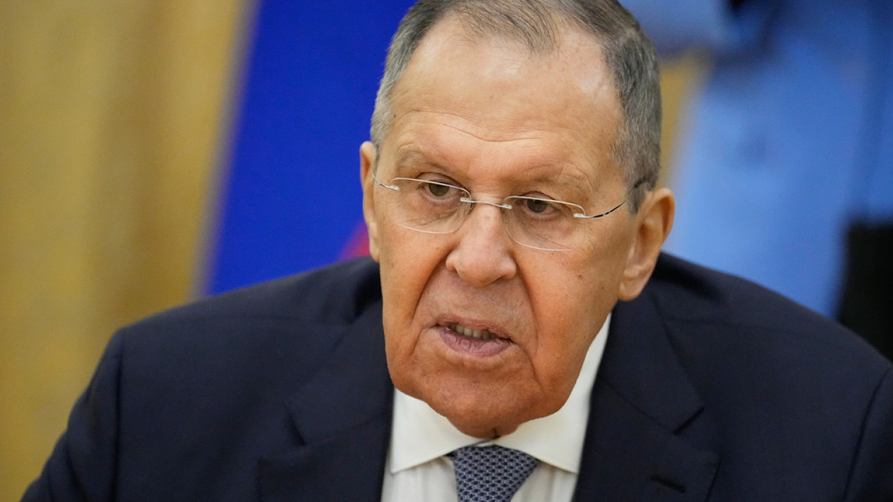 Λαβρόφ: Η Ρωσία στηρίζει τη συμφωνία ΗΠΑ – Ιράν και ζητά την τήρησή της από όλες τις πλευρές