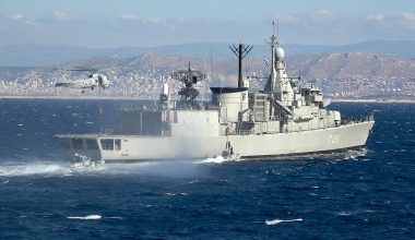 Στην επιχείρηση «Ασπίδες» η φρεγάτα «Ψαράς» – Παρείχε υποστήριξη σε εμπορικά πλοία της Ερυθράς Θάλασσας