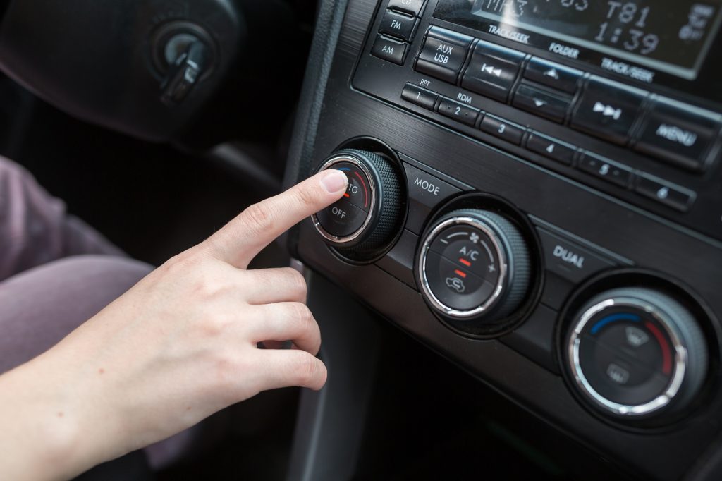 Τι να κάνετε για να μην μυρίζει το air condition του αυτοκινήτου σας – Τι προτείνουν οι ειδικοί