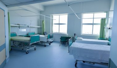Κατέληξε 84χρονη Πολωνή που είχε ανασυρθεί χωρίς τις αισθήσεις της από τη θάλασσα στην Κέρκυρα