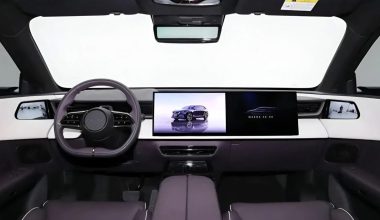 Mazda: Οι μεγάλες οθόνες είναι πιο ασφαλείς από τους διακόπτες