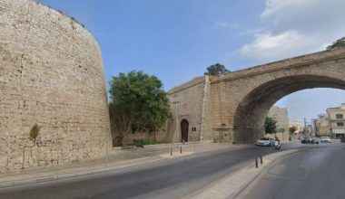 Ηράκλειο: Στη ΜΕΘ 19χρονος που έπεσε από τα ενετικά τείχη