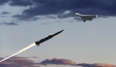 Βίντεο: Ουκρανικό drone καταρρίπτεται πάνω από την Μόσχα και πέφτει πάνω σε κτίριο