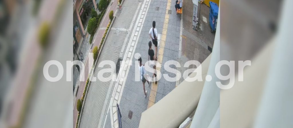 Μικρό παιδί παρασύρθηκε από μοτοσικλέτα στη Λάρισα – Βίντεο καταγράφει το τροχαίο
