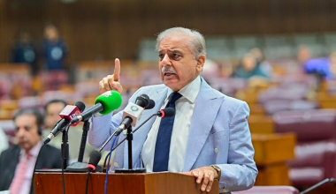 Σ.Σαρίφ: «Ανοίγουν άμεσα τα Στενά του Ορμούζ» – Σε εφαρμογή η συμφωνία ΗΠΑ-Ιράν