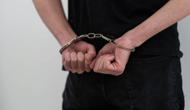 Βούλα: Συνελήφθησαν δύο 15χρονοι για ληστεία σε βάρος 17χρονου – Τον κτύπησαν και του άρπαξαν το πατίνι