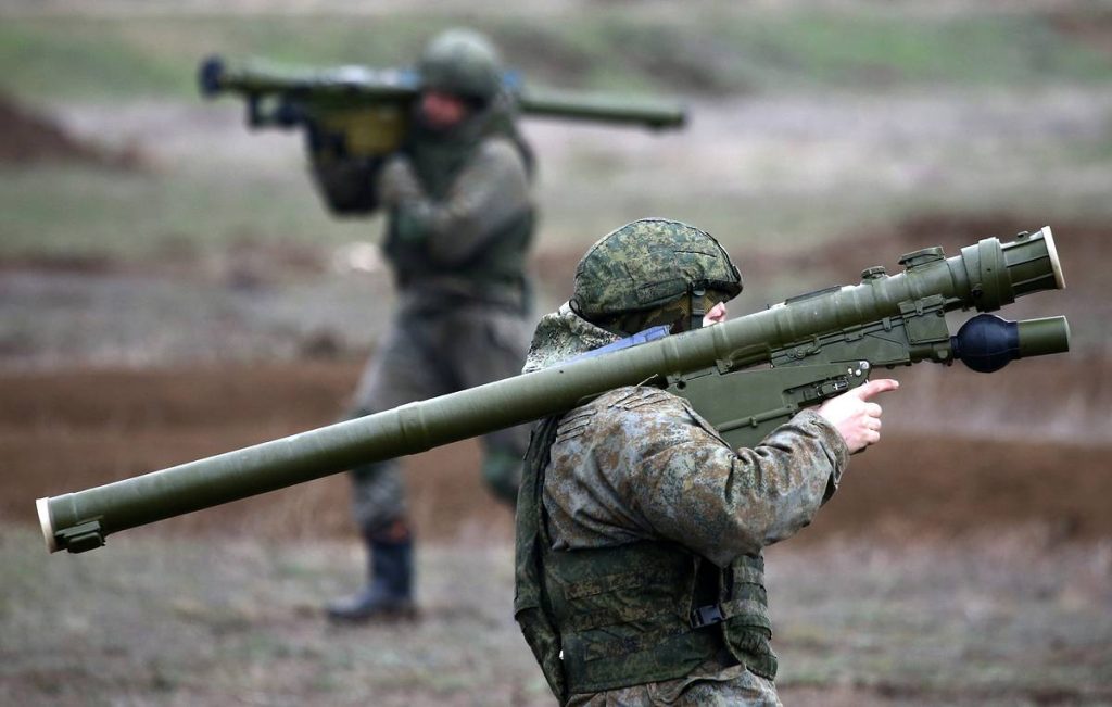 Βίντεο: Ρώσοι στρατιώτες ρίχνουν με MANPADS κατά ουκρανικών drones μέσα στους αυτοκινητόδρομους της Μόσχας!