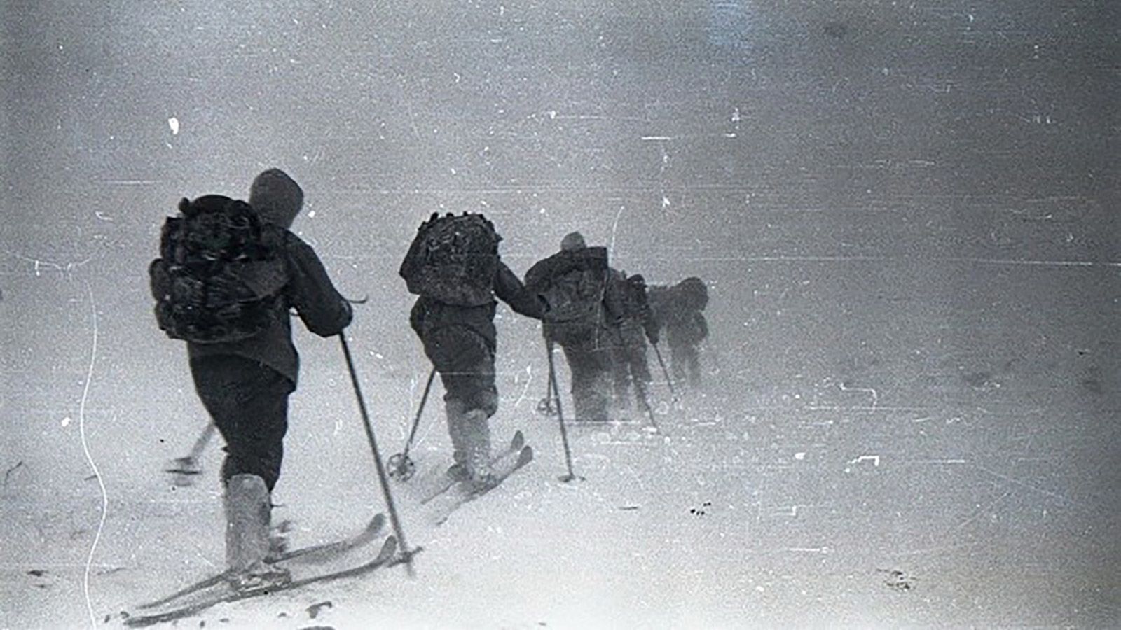 Dyatlov Pass: Το μυστήριο που στοιχειώνει τη Ρωσία εδώ και 67 χρόνια – Τι συνέβη πραγματικά στους εννέα ορειβάτες;