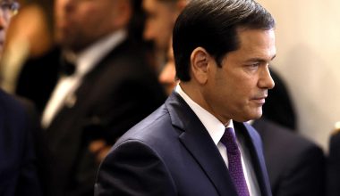 Άγριο ξεμπρόστιασμα Ρούμπιο σε Ζελένσκι: «Λες ψέματα!»