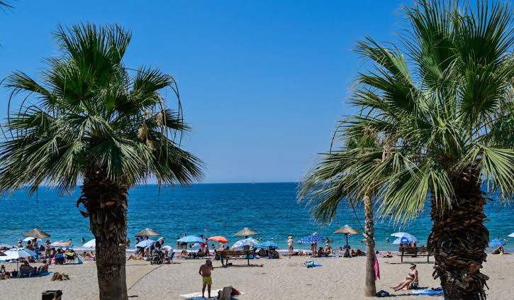 «Καμίνι» η Γαλλία: Ένας νεκρός, κλειστά σχολεία και συναγερμός σε 53 διαμερίσματα