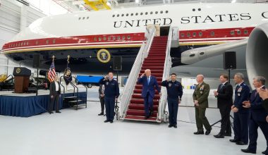 Air Force… Qatar: Ο Τραμπ παρουσίασε το νέο προεδρικό αεροσκάφος που δώρισε το Κατάρ