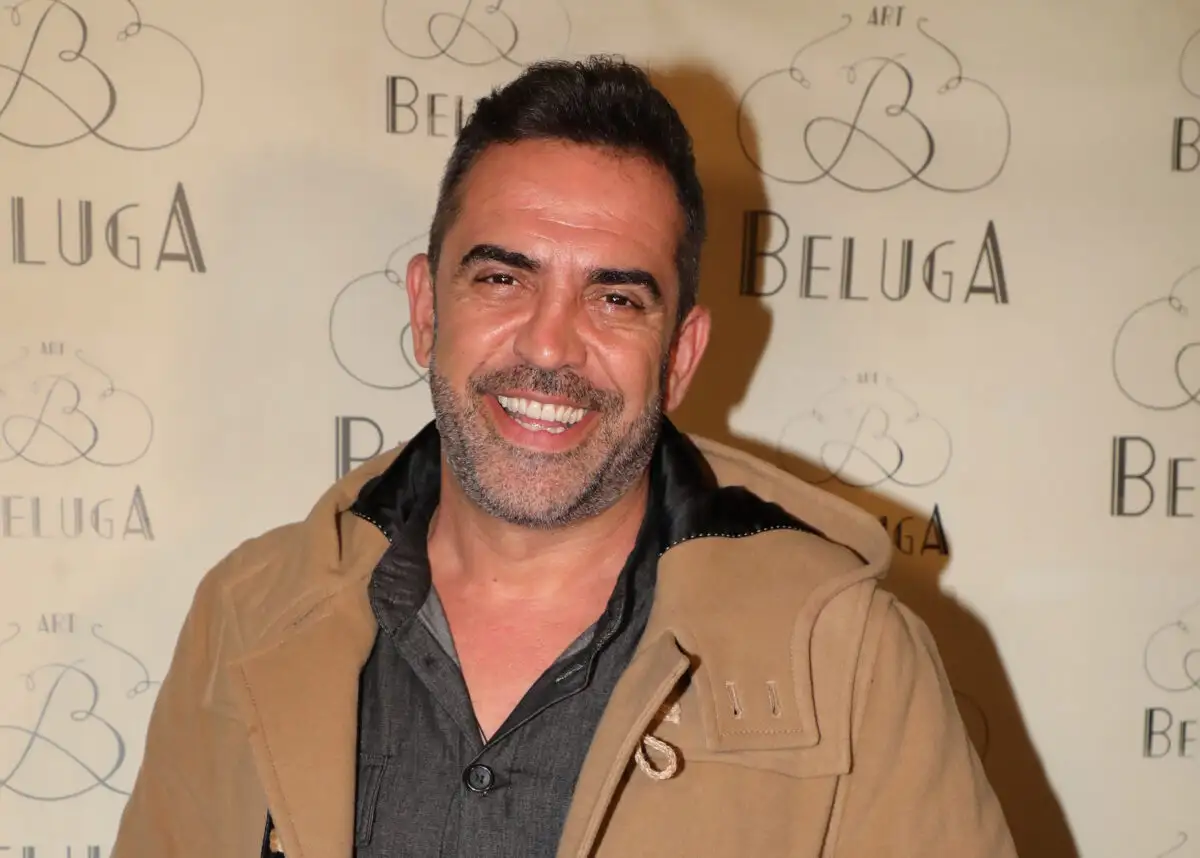 Ο παρουσιαστής Σ.Κωνσταντινίδης τα λέει «έξω από τα δόντια»: «Οι νέοι παρατάνε το πανεπιστήμιο για να ζήσουν»