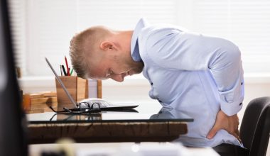 Η καθιστική εργασία «κόβει» χρόνια ζωής: Αυξάνει τον κίνδυνο πρόωρου θανάτου και καρδιακών παθήσεων