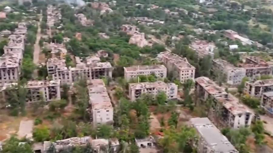 Κονσταντινόφκα: Ρωσικές σημαίες υψώνονται συνεχώς σε νέα σημεία της πόλης