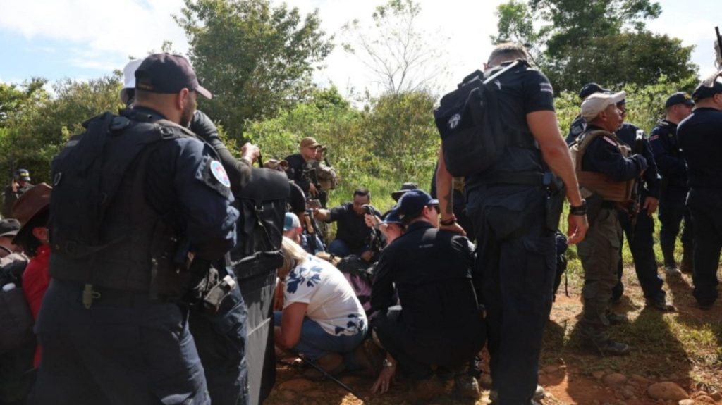 Βίντεο: Απομακρύνουν άμεσα την Κοσταρικανή πρόεδρο μετά από έκρηξη σε παράνομο ορυχείο
