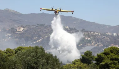 Κορινθία: Μεγάλες φωτιές σε Αγγελόκαστρο και Άνω Αλμυρή – Επιχειρούν και εναέρια μέσα