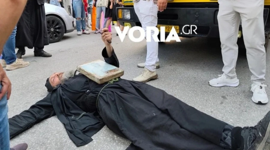Διαμαρτυρία ρασοφόρων κατά του Pride στη Θεσσαλονίκη: Ο ένας ξάπλωσε συμβολικά μπροστά σε άρμα! (βίντεο)