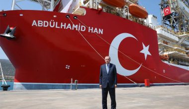 Η Τουρκία βγάζει το μεγαλύτερο γεωτρύπανό της, «Αμπντουλχαμίτ Χαν», για έρευνες στο Αν.Αιγαίο