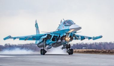 Τα Su-34 έχουν «πάρει φωτιά»: Με τις υπερβόμβες 3.000 κιλών διαλύουν τους Ουκρανούς σε Σούμι και Τσέρνιχιφ (βίντεο)