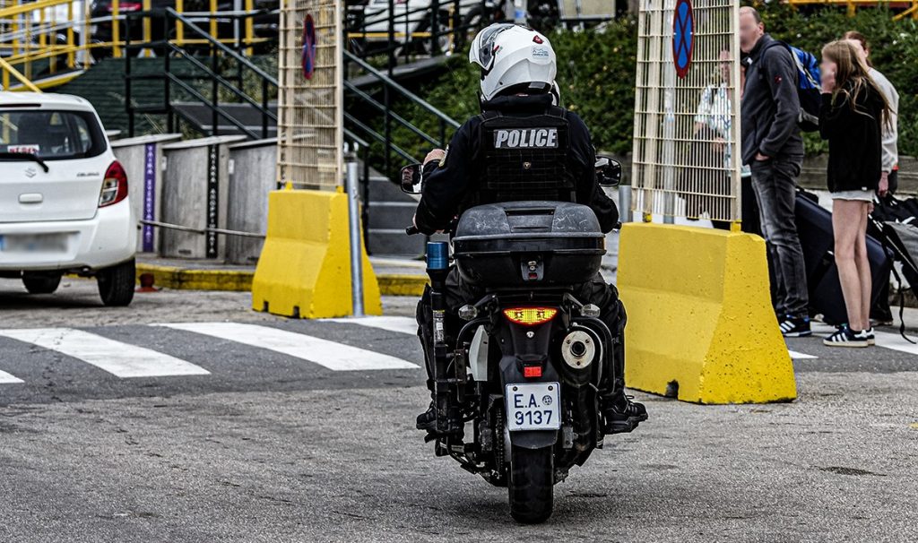 Ξεφεύγουν τα πράγματα και στα Καλάβρυτα: Άγριος καβγάς ανήλικων αλλοδαπών – Τραυματίστηκε ένας Έλληνας που επενέβη