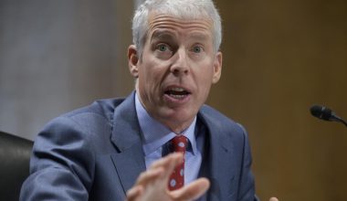 Κρις Ράιτ: Τι απάντησε ο Αμερικανός υπουργός Ενέργειας για το ενδεχόμενο να κλείσουν τα Στενά του Ορμούζ (βίντεο)