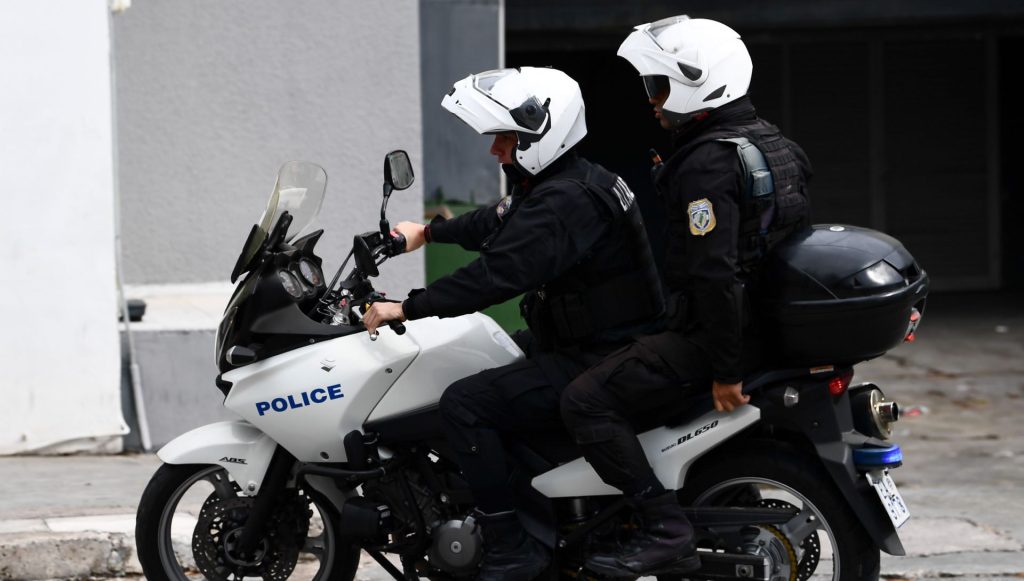 Συμμορίες ανηλίκων λήστευαν και τρομοκρατούσαν ηλικιωμένους στον ΗΣΑΠ (βίντεο)