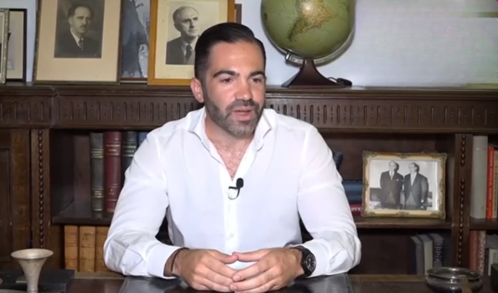 Στο ΠΑΣΟΚ επιστρατεύουν ακόμα και εμφάνιση του… Ανδρέα Παπανδρέου!