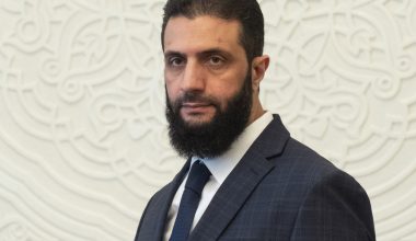 Α.Σαράα προς Ν.Τραμπ: «Προτεραιότητα η ανοικοδόμηση της Συρίας, όχι ένας νέος πόλεμος»