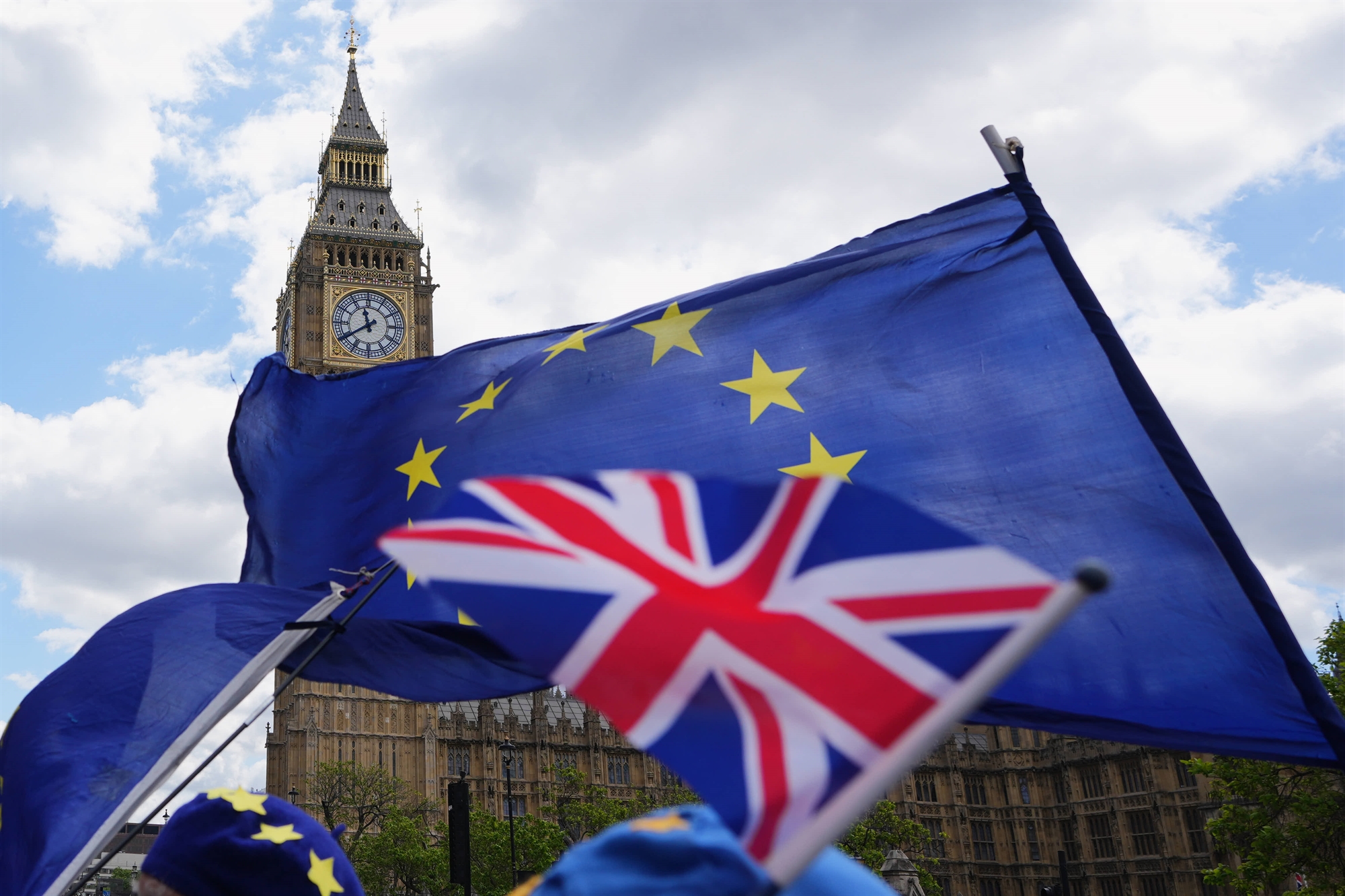 Οι Βρετανοί μετανιώνουν πικρά για το Brexit: Τι δείχνει δημοσκόπηση του ECFR