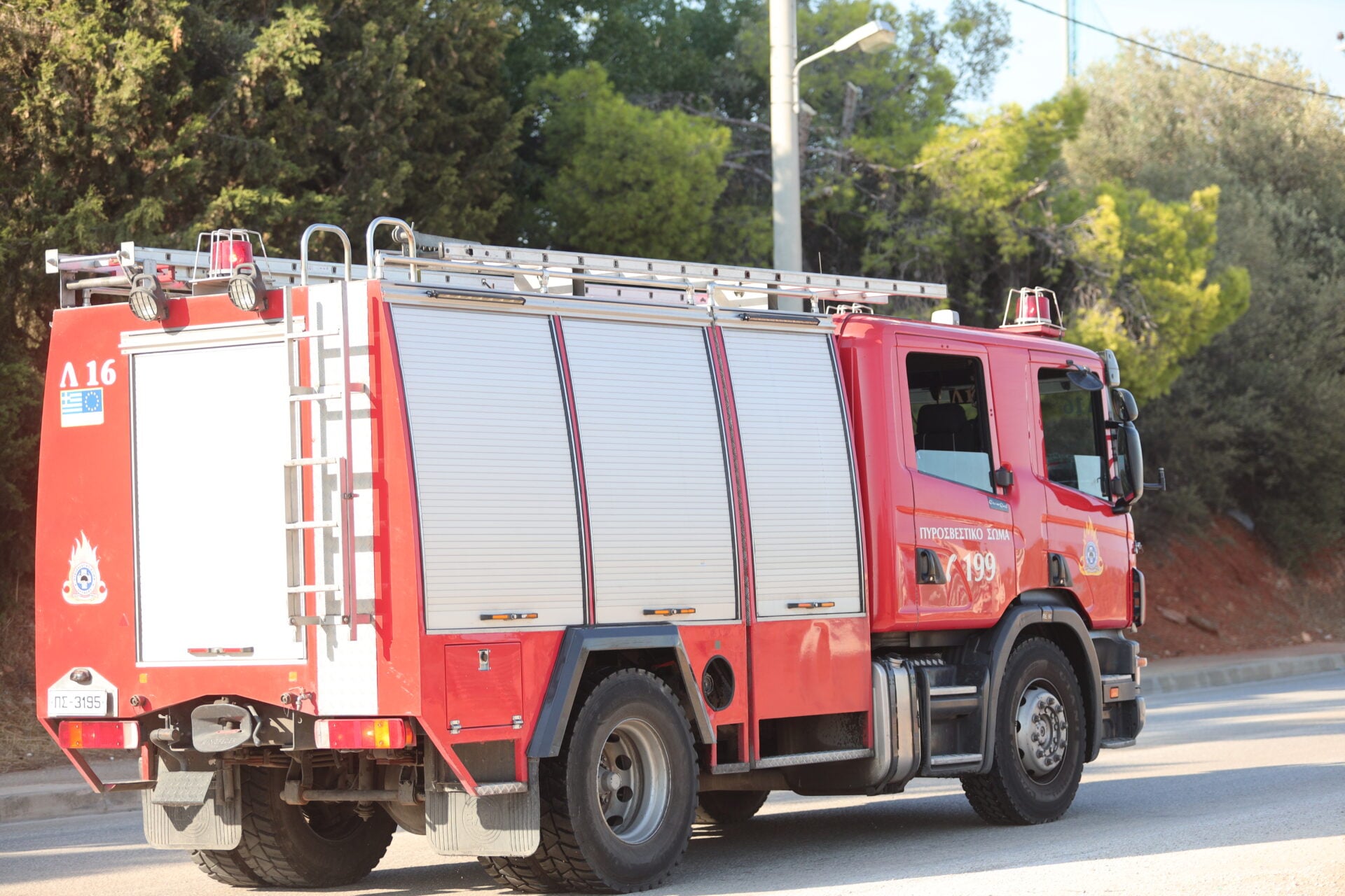 Υπό μερικό έλεγχο τέθηκε η πυρκαγιά στη Ρόδο