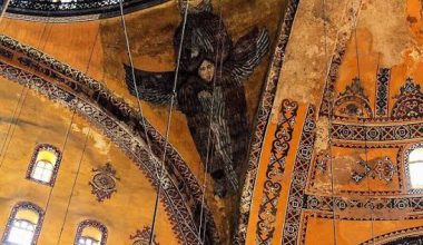 Οι άγνωστες προφητείες που συζητούν ακόμη οι πιστοί