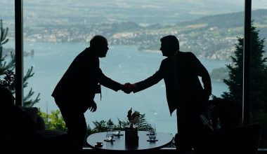 Θετικά ολοκληρώθηκαν οι πρώτες συνομιλίες Ιράν-ΗΠΑ παρά την χθεσινή προσωρινή αποχώρηση της Τεχεράνης από αυτές