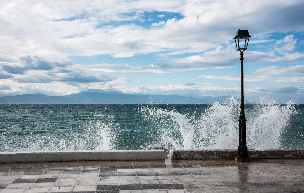 Καιρός: Ισχυροί άνεμοι έως 7 μποφόρ αύριο – Τοπικές βροχές στα βόρεια ηπειρωτικά