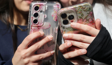 Η Τσεχία βάζει «φρένο» στη χρήση smartphones στα σχολεία: Τα απαγορεύει από τον Σεπτέμβριο του 2027