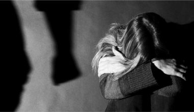 Σήμα κινδύνου από την ΠΟΕΔΗΝ για την ενδοοικογενειακή βία και την κακοποίηση ανηλίκων