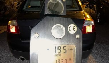 Θεσσαλονίκη: 19χρονος πήγαινε με «σπασμένα φρένα» στη Μουδανίων – Συνελήφθη καθώς οδηγούσε με 195 χλμ/α.ω.