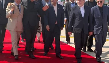 Με F-16 υποδέχθηκε τον Ιρανό πρόεδρο το Πακιστάν