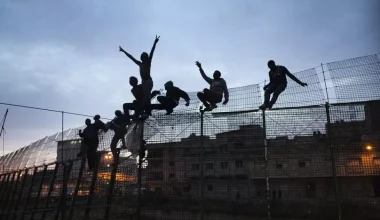 Παράνομος μετανάστης στην Αλμερία της Ισπανίας βίασε Γερμανίδα και προσπάθησε να το σκάσει δια θαλάσσης (βίντεο)