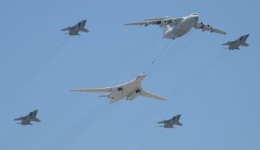 «Λευκοί Κύκνοι» πάνω από την Αρκτική – 16ωρη περιπολία-μήνυμα της ρωσικής Αεροπορίας