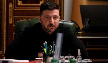 «Ρήγμα» στις σχέσεις Ουάσιγκτον – Κιέβου: Ποιος αποκάλεσε τον Ζελένσκι «κοντό αλήτη εθισμένο στο κρακ»